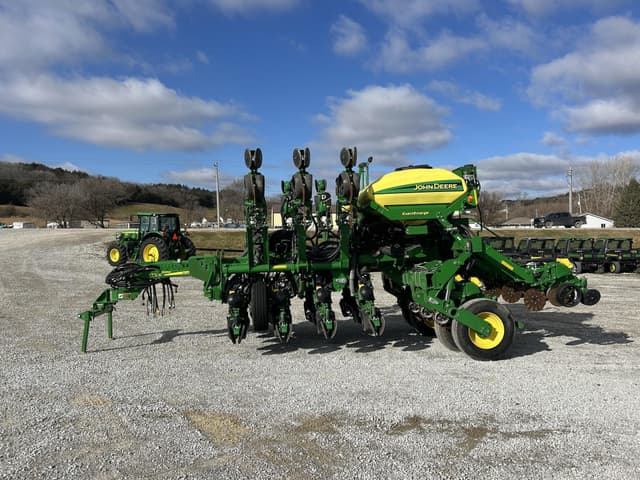 Image of John Deere 1795 equipment image 1