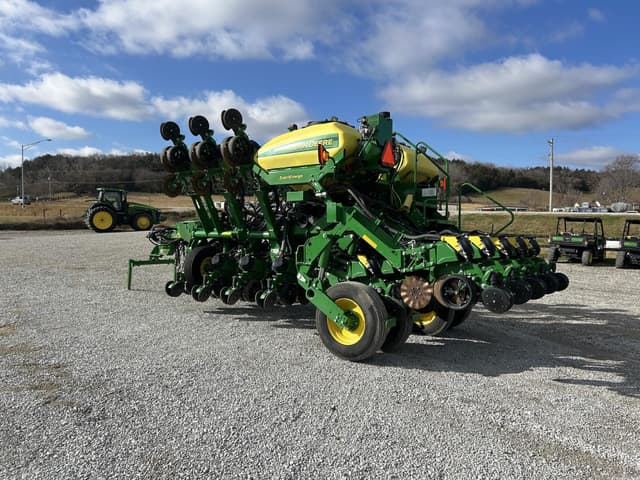 Image of John Deere 1795 equipment image 2