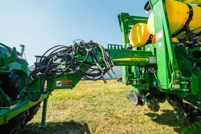 Image of John Deere 1795 equipment image 3