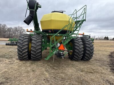 Image of John Deere 1830 equipment image 2