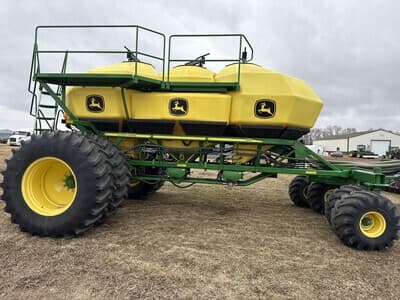 Image of John Deere 1830 equipment image 1