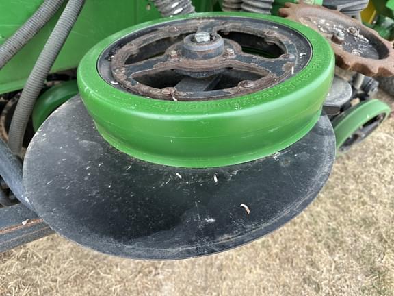 Image of John Deere 1890 equipment image 3