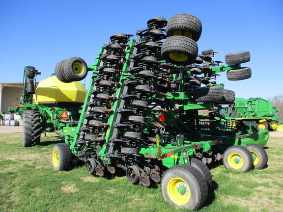 Image of John Deere 1890 equipment image 1