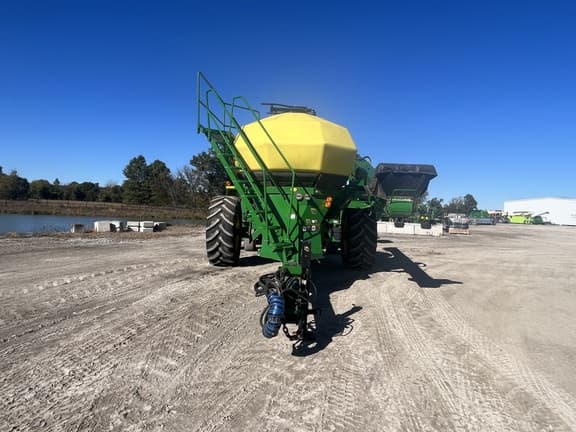 Image of John Deere 1890 equipment image 2