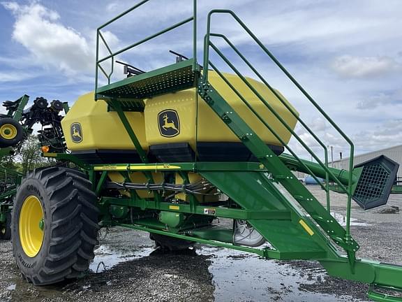 Image of John Deere 1890 equipment image 3