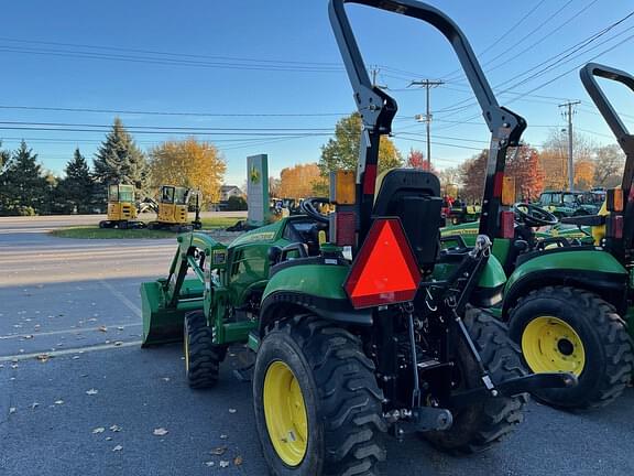 Image of John Deere 2025R equipment image 2