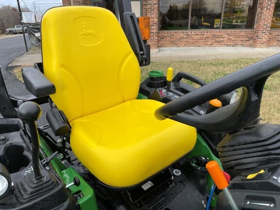 Image of John Deere 2025R equipment image 4
