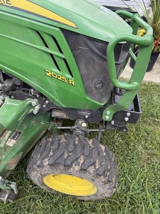 Image of John Deere 2025R equipment image 3