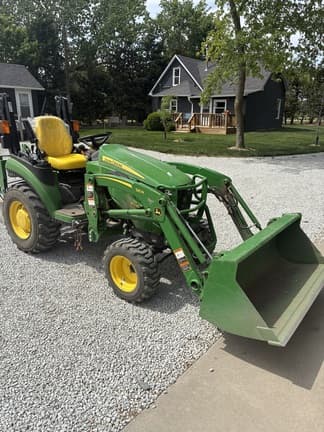 Image of John Deere 2025R equipment image 1