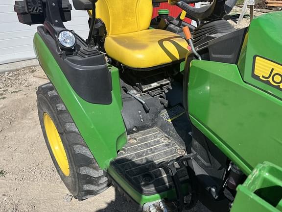 Image of John Deere 2025R equipment image 4