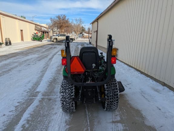 Image of John Deere 2025R equipment image 4
