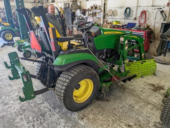 Image of John Deere 2025R equipment image 1