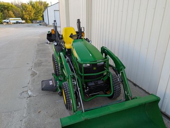 Image of John Deere 2025R equipment image 3