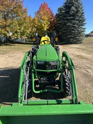Image of John Deere 2025R equipment image 2