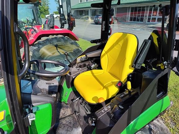 Image of John Deere 2025R equipment image 2