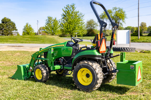 Image of John Deere 2025R equipment image 3