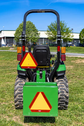 Image of John Deere 2025R equipment image 4