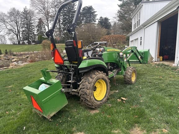 Image of John Deere 2025R equipment image 3