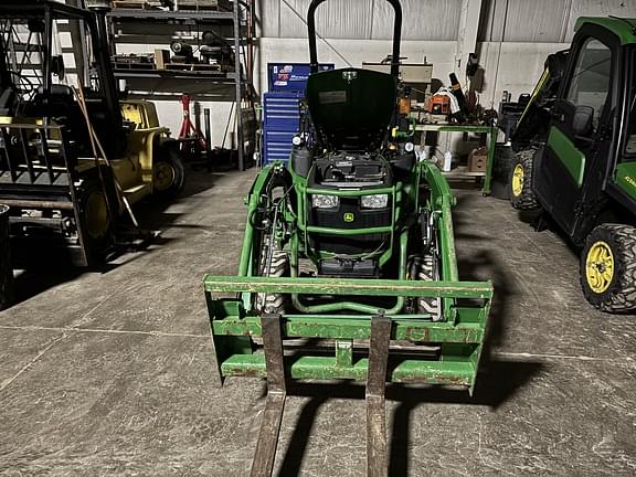 Image of John Deere 2025R equipment image 4
