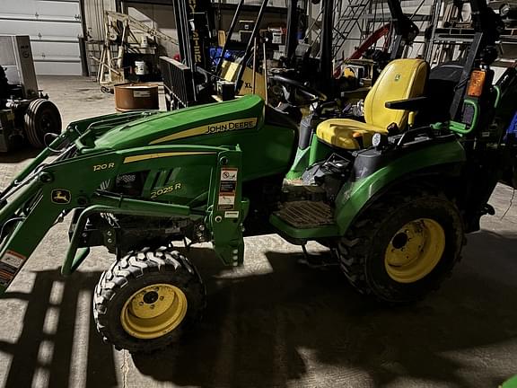 Image of John Deere 2025R equipment image 2