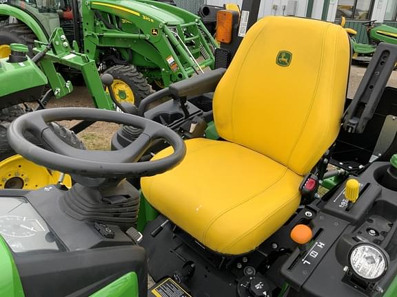 Image of John Deere 2025R equipment image 2