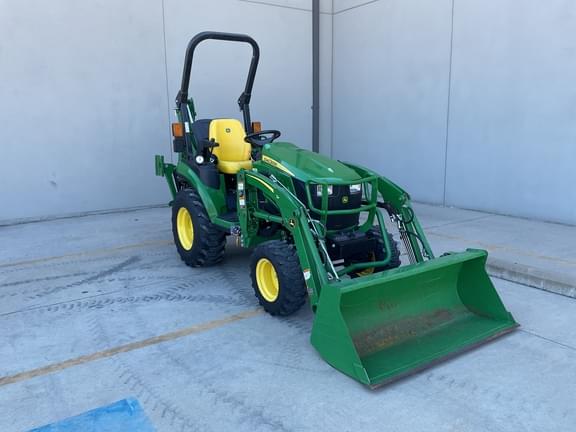 Image of John Deere 2025R equipment image 4