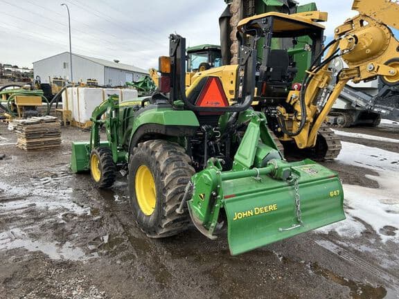 Image of John Deere 2032R equipment image 2