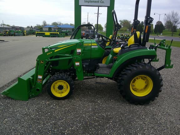 Image of John Deere 2032R equipment image 2