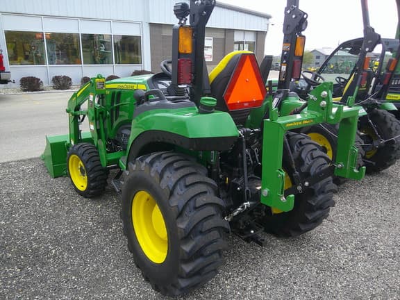 Image of John Deere 2032R equipment image 4
