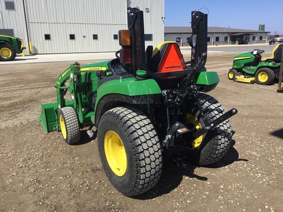 Image of John Deere 2032R equipment image 3