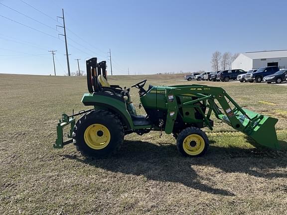 Image of John Deere 2032R equipment image 3