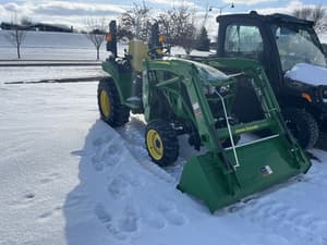 2020 John Deere 2032R Image