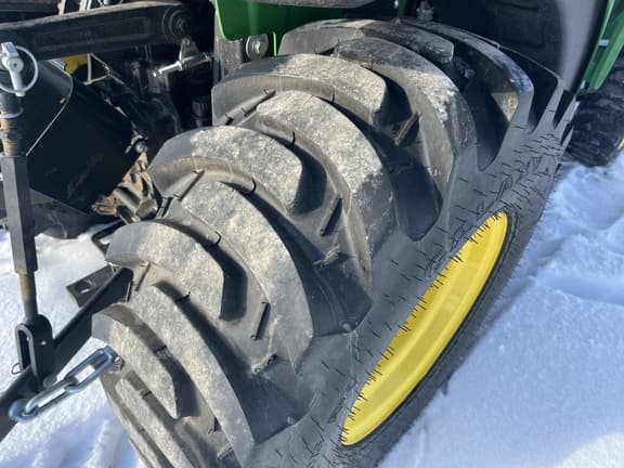 Image of John Deere 2032R equipment image 4