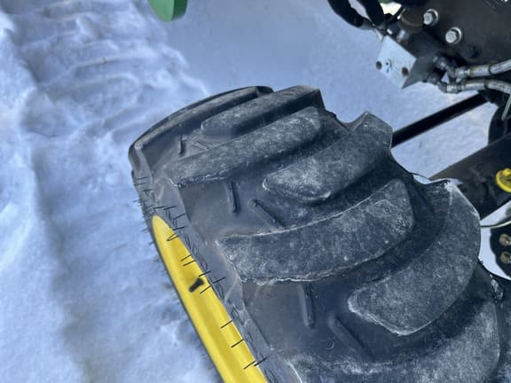 Image of John Deere 2032R equipment image 3