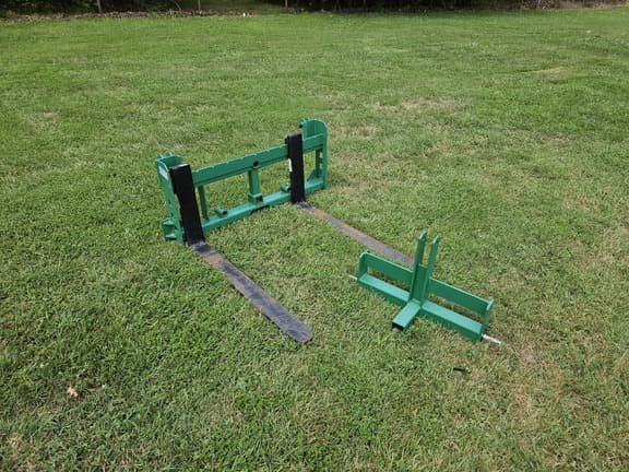 Image of John Deere 2032R equipment image 2
