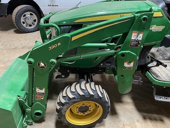 Image of John Deere 2032R equipment image 1