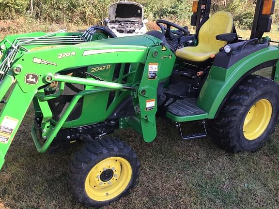 Image of John Deere 2032R equipment image 3