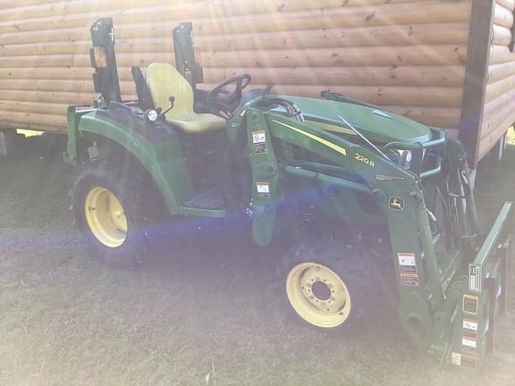 Image of John Deere 2032R equipment image 1