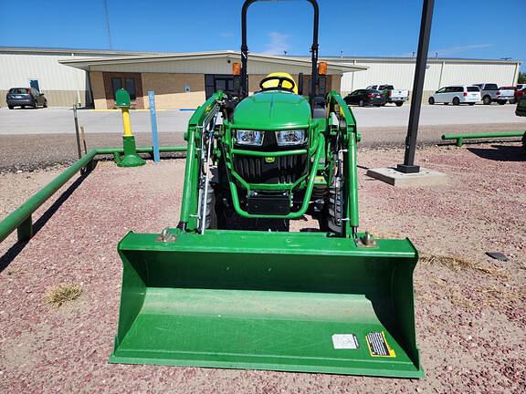 Image of John Deere 2032R equipment image 2