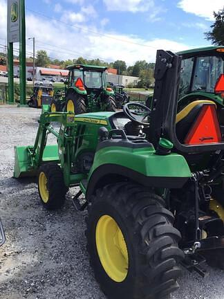 Image of John Deere 2032R equipment image 3