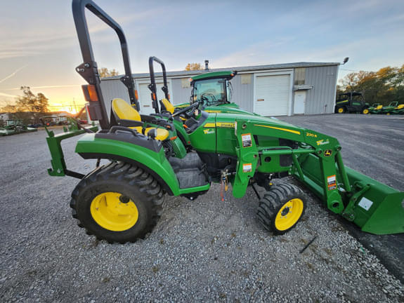 Image of John Deere 2032R Image 0