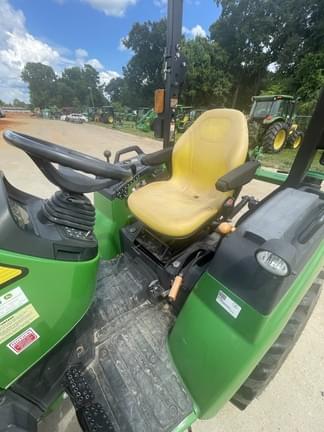 Image of John Deere 2032R equipment image 4