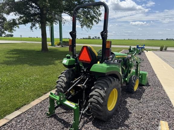 Image of John Deere 2032R equipment image 2