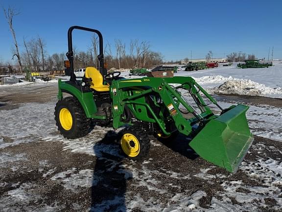 Image of John Deere 2032R equipment image 1