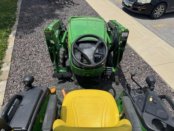 Image of John Deere 2032R equipment image 4