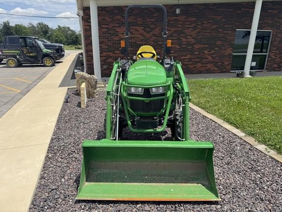 Image of John Deere 2032R equipment image 3