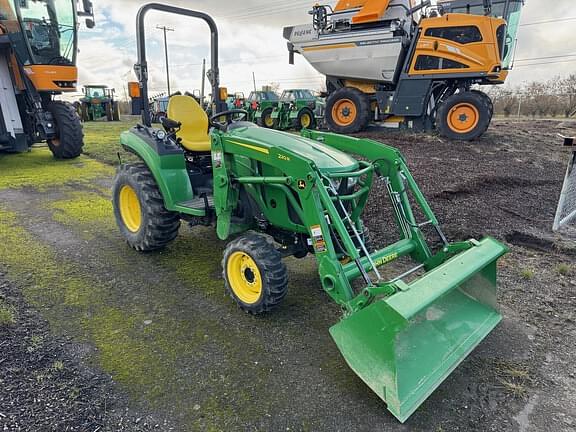 Image of John Deere 2032R equipment image 3