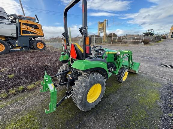 Image of John Deere 2032R equipment image 2