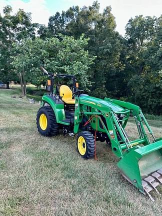 Image of John Deere 2032R equipment image 2