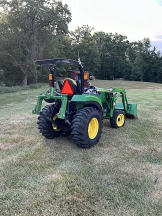 Image of John Deere 2032R equipment image 3